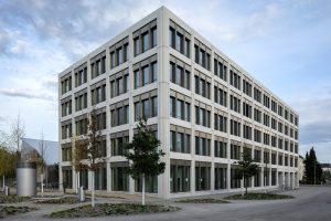 Firmengebäude kaufen oder mieten