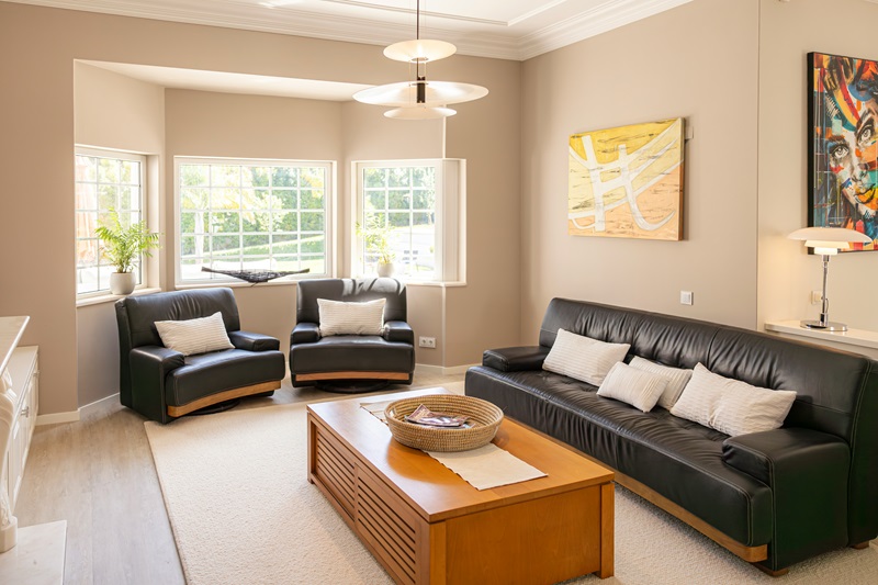 Kunst im Büro – so inspirierend können echte Gemälde wirken