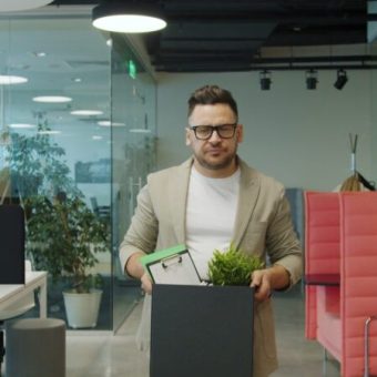 Kündigungsfrist berechnen 2026 – kostenloser Kündigungsfristenrechner für Firmen